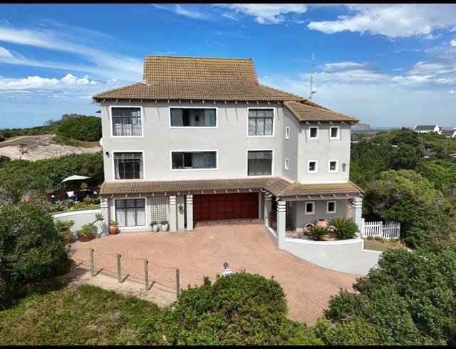 8 BEDROOM HOUSE FOR SALE IN PARADISE BEACH